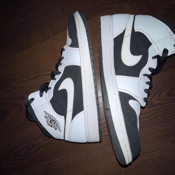 Jordan 1 mid black/white mens size 10 mint condition - Picture 6 of 16